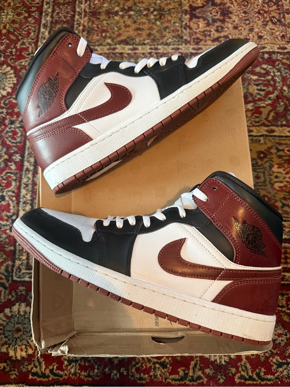 Jordan 1 Retro Dark Pong - Men’s Mid-Top Sneakers - White/Black/Maroon